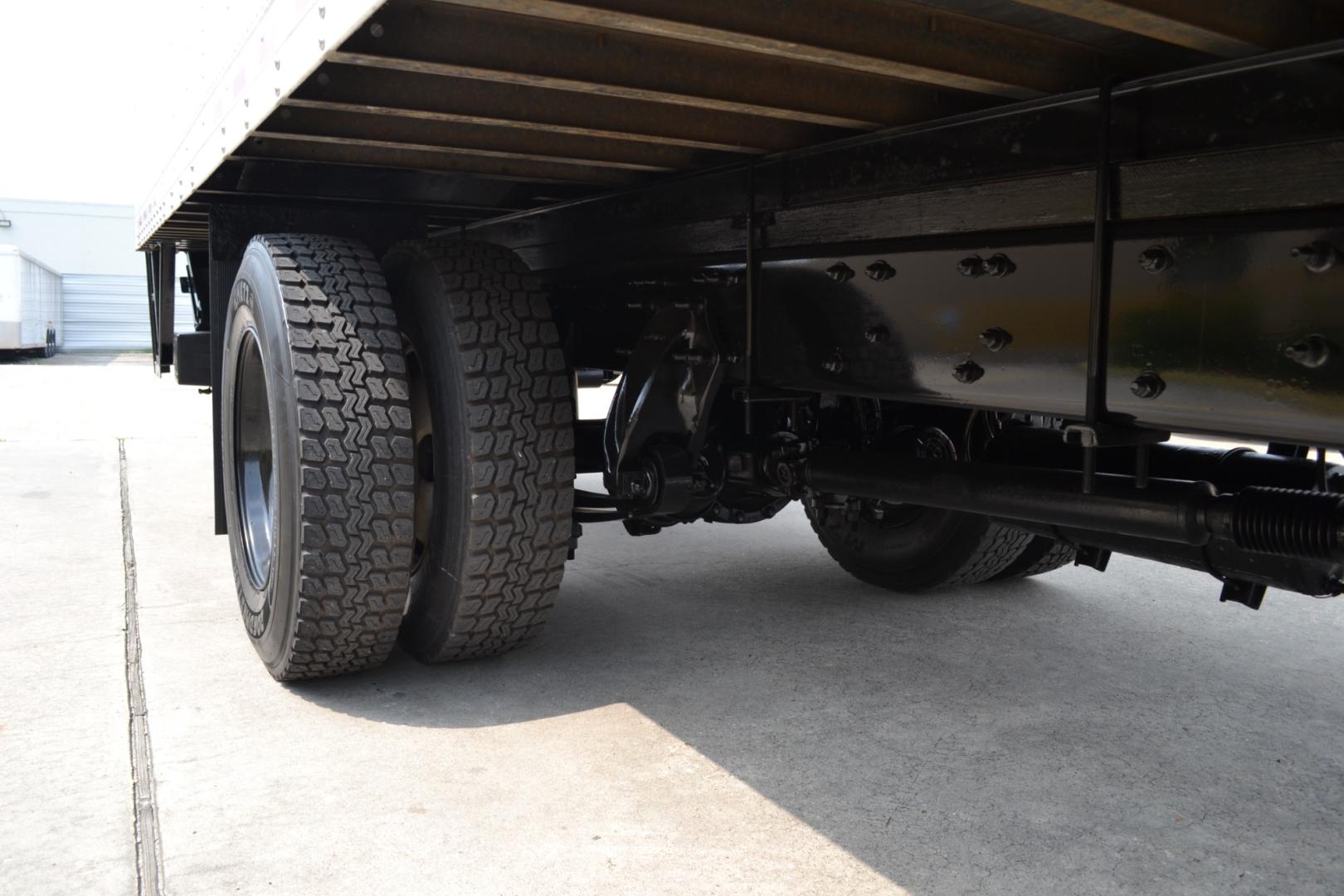 2019 WHITE /BLACK FREIGHTLINER M2-106 with an CUMMINS B6.7L 240HP engine, ALLISON 2500RDS AUTOMATIC transmission, located at 9172 North Fwy, Houston, TX, 77037, (713) 910-6868, 29.887470, -95.411903 - 26,000LB GVWR NON CDL, MORGAN 26FT BOX, 13FT CLEARANCE , 103" X 102", AIR RIDE, DUAL 50 GALLON FUEL TANKS, WALTCO 2,500LB CAPACITY STEEL LIFT GATE, POWER WINDOWS & LOCKS, COLD A/C, - Photo#7